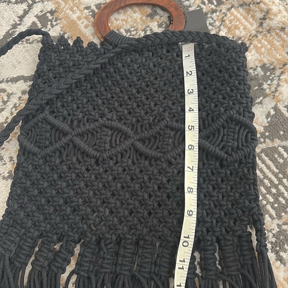NWT Danielle Nicole Crochet Macrame Hand Bag Black Wooden Handles Boho Crossbody - Picture 9 of 10